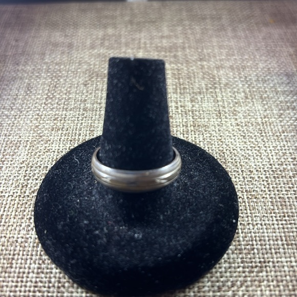 MENS BAND RING - Picture 2 of 3